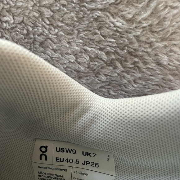 On Cloud Roger’s - Picture 8 of 8